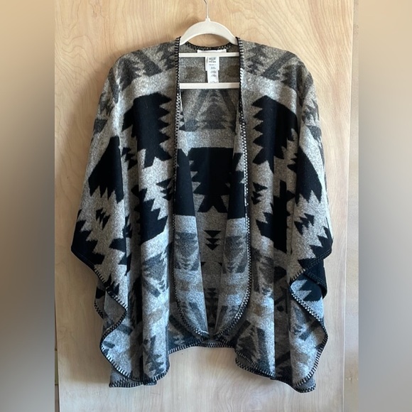 Karen by Karen Kane Wrap Southwestern Pattern Black Gray OS Women’s - Picture 2 of 9